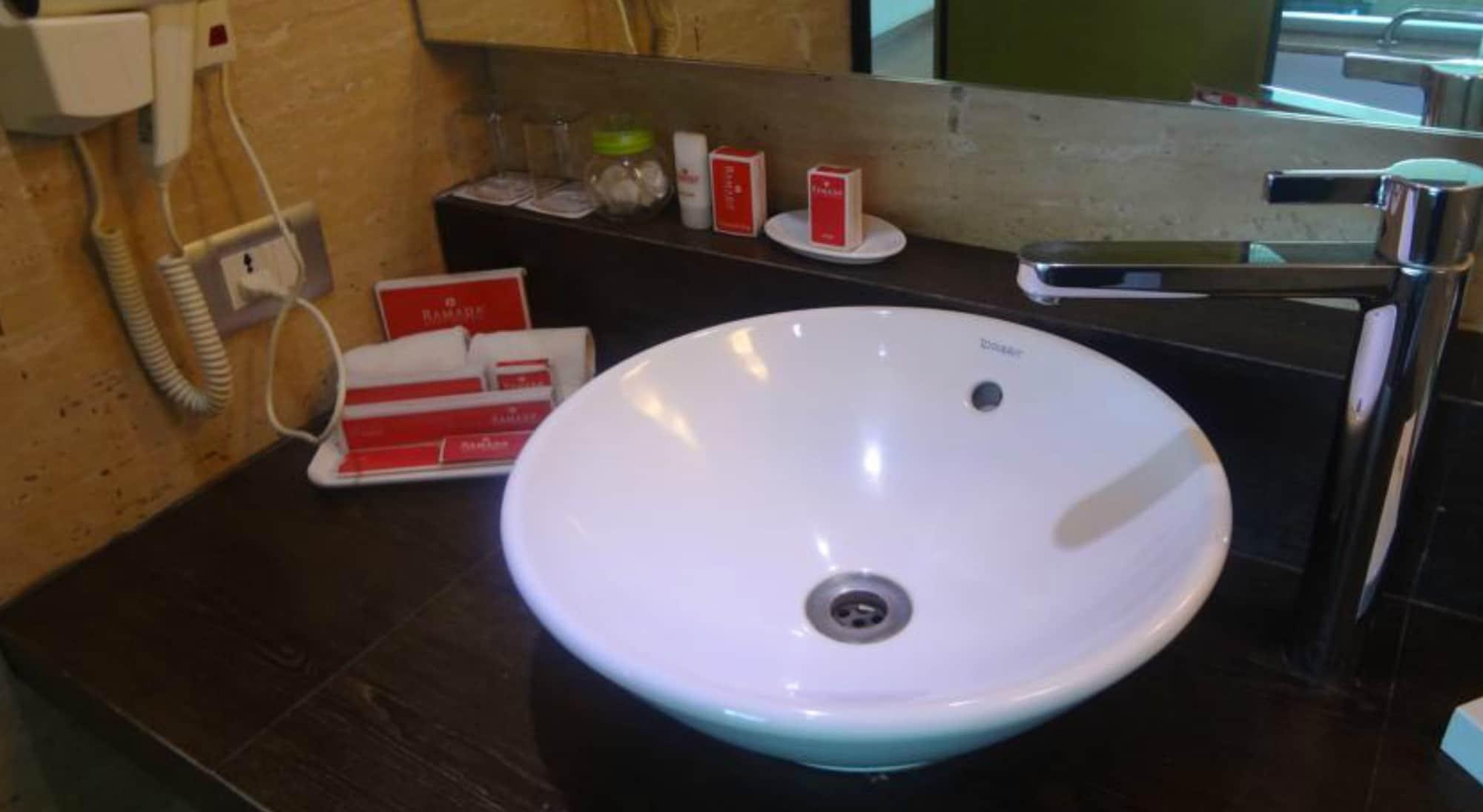 Ramada By Wyndham Navi Mumbai Hotel Ngoại thất bức ảnh