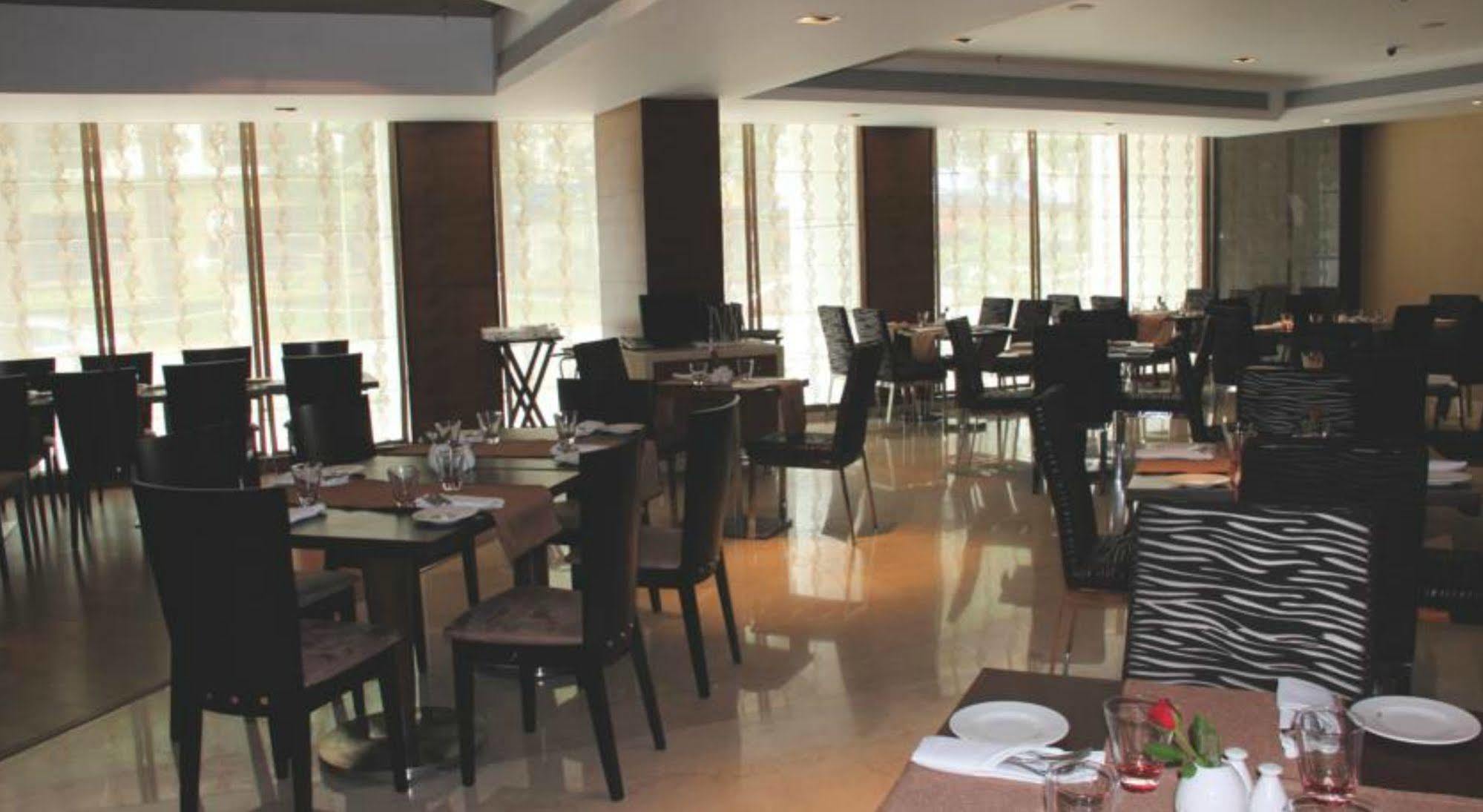 Ramada By Wyndham Navi Mumbai Hotel Ngoại thất bức ảnh